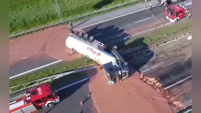 'Польшада суюқ шоколад ортилган юк машинаси ағдарилди'ning rasmi