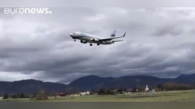 Изрображение 'УРАГАН В АВСТРИИ: САМОЛЕТ ЕДВА НЕ РАЗБИЛСЯ ПРИ ПОСАДКЕ (ВИДЕО)'