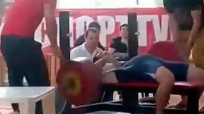 Изрображение 'Российский атлет погиб, уронив на себя 180-килограммовую штангу (видео, 18+)'