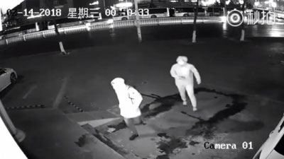 Изрображение 'ШАНХАЙСКАЯ ПОЛИЦИЯ ПОКАЗАЛА КАДРЫ САМОГО НЕЛЕПОГО ПРЕСТУПЛЕНИЯ'