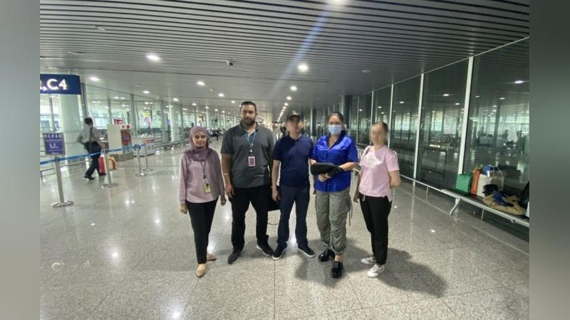 'Odam savdosi uchun qidirilayotgan ayol Malayziyadan O`zbekistonga ekstradisiya qilindi'ning rasmi