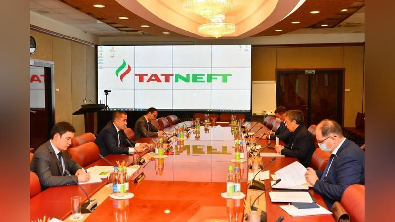 '“O`zbekneftgaz” AJ Boshqaruvi raisi Mehriddin Abdullaev Tataristonda “Tatneft” kompaniyasi Bosh direktori Nail Maganov bilan uchrashdi'ning rasmi