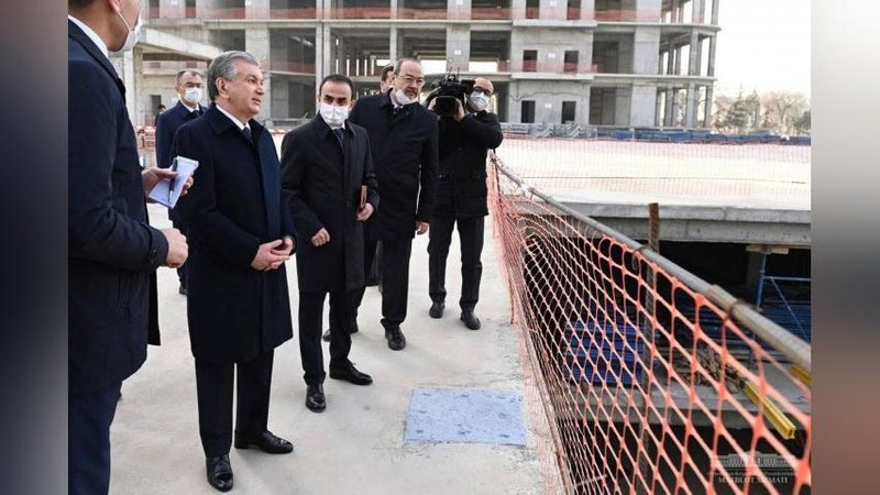 'Шавкат Мирзиёев Дастурий маҳсулотлар ва ахборот технологиялари технологик паркини бориб кўрди (фото)'ning rasmi