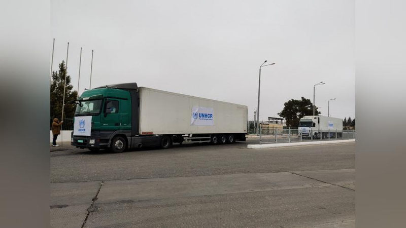 Изрображение 'УВКБ ООН отправило грузовики с гуманитарной помощью из Термеза в Афганистан'