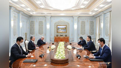 'Шавкат Мирзиёев амалий ташриф билан мамлакатимизда бўлиб турган Қозоғистон Бош вазири Алихан Смаиловни қабул қилди'ning rasmi