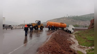 '“Қамчиқ” довонида  юк машинаси ҳандаққа тушиб кетди'ning rasmi