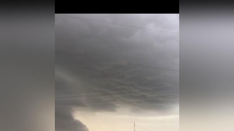 'Самарқандда осмондаги қора булутлар тарқатилиб, дўл ёғишининг олди олинди'ning rasmi