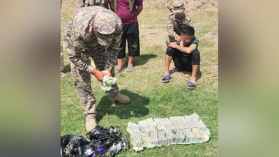 'Андижонда Қирғизистонга 1 млн. АҚШ долларини ноқонуний олиб чиқиб кетаётган эркак ушланди'ning rasmi