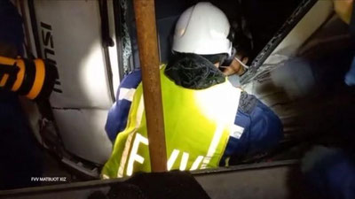 Изрображение 'Грузовик опрокинулся на перевале "Камчик": водителя доставали с помощью спецоборудования'