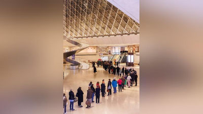 'Luvrdagi O`zbekiston ko`rgazmasini tomosha qilish uchun turnaqator navbat yuzaga keldi (foto)'ning rasmi