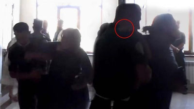 'Samarqandda o`z pogonini yulib, ayolga qasddan shantaj qilmoqchi bo`lgan IIB xodimi hamon tizimda ishlamoqda (video)'ning rasmi