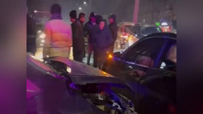 'Toshkentda 3 ta avtomobil ishtirokida YTH sodir bo`ldi (video)'ning rasmi