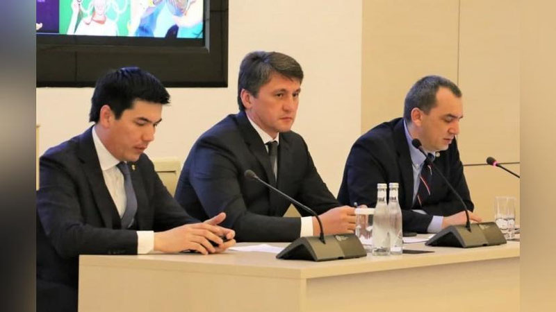 '"Avtomobilga navbatlar yo`q bo`ladi, faqat ozgina sabr qiling" — "O`zavtosanoat" rahbari'ning rasmi