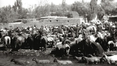 'XIX asr oxirida O`zbekiston qanday bo`lgan? Har bir inson shaharlar, saroylar va urf-odatlarning noyob suratlarini ko`rishning noyob imkoniyatiga ega bo`ladi'ning rasmi