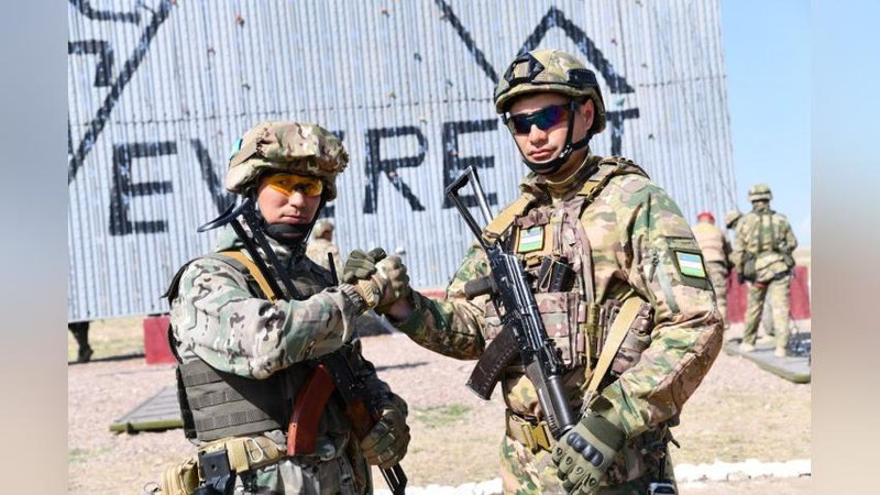 'O`zbek-qozoq harbiy bo`linmalari hamkorligida maxsus-taktik o`quv o`tkazildi'ning rasmi