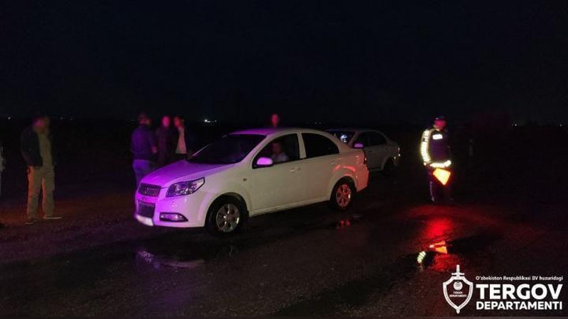 'Navoiyda boshqa mijozlarni kutishni istamagan yo`lovchi haydovchining mashinasini olib qochdi'ning rasmi
