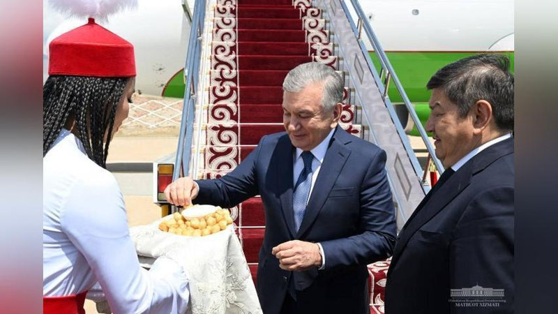 'Shavkat Mirziyoev Cho`lponota shahriga etib bordi (foto)'ning rasmi