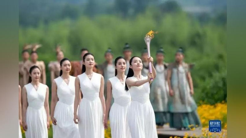 'Xitoyda XIX Osiyo o`yinlari alangasi rasman yoqildi'ning rasmi