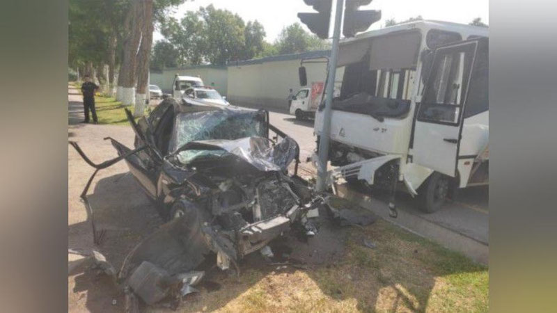 'Toshkentda "Lasetti" va avtobus YTHga uchrashi oqibatida bir kishi vafot etdi'ning rasmi