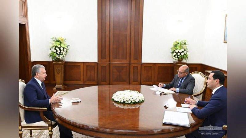 'Mirziyoev iqtisodiy taraqqiyot, samarali boshqaruv va xalqaro hamkorlik masalalari bo`yicha maslahatchi Suma Chakrabartini qabul qildi'ning rasmi