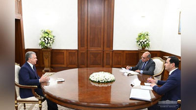 'Mirziyoev iqtisodiy taraqqiyot, samarali boshqaruv va xalqaro hamkorlik masalalari bo`yicha maslahatchi Suma Chakrabartini qabul qildi'ning rasmi