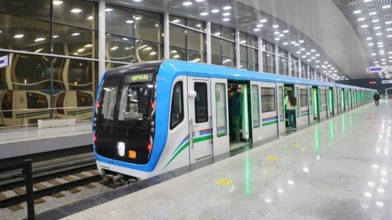 'Toshkent metrosida erkak o`zini harakatlanib kelayotgan poezd tagiga tashladi'ning rasmi
