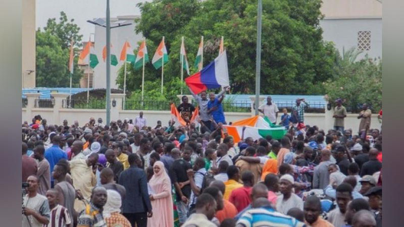 'Fransiyaning Nigeriyadagi elchixonasiga hujum uyushtirildi'ning rasmi