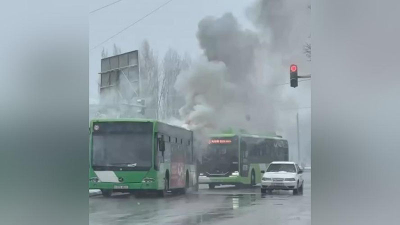 Изрображение 'Еще один автобус горел в Ташкенте (видео)'