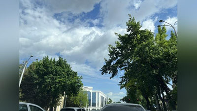 'Ba`zi kunlari quyoshli issiq, ba`zi kunlari esa yomg`ir'ning rasmi