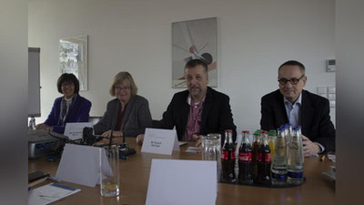 '“Jurnalistikada tahsil olmagan blogerlarni professional jurnalistlar bilan tarozi pallasiga teng qo`yish adolatsizlik”'ning rasmi