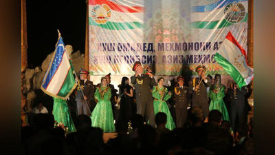 'O`zbekistonlik harbiy san`atkorlar Xo`jandda konsert dasturini namoyish etdi'ning rasmi