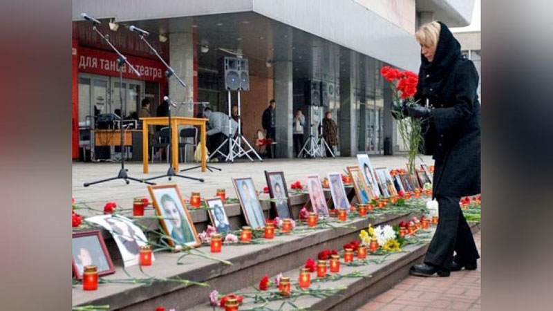 Изрображение 'МОСКВА ВСПОМИНАЕТ ЖЕРТВ ТЕРАКТА НА ДУБРОВКЕ'