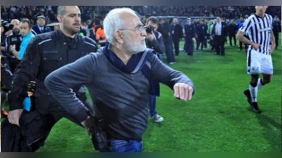 'Майдонга тўппонча билан тушган клуб президенти футболдан четлаштирилди (Видео)'ning rasmi