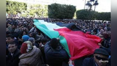 'Tunisda norozilik namoyishi bo`lib o`tmoqda 'ning rasmi