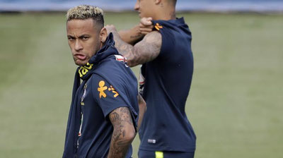 Изрображение 'НЕЙМАР ПРИСЛУШАЛСЯ К КРИТИКЕ И ПОСТРИГСЯ'