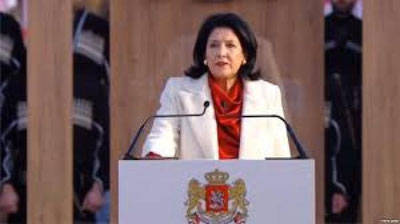 'Gruziyada ilk ayol prezident o`z lavozimiga kirishdi 'ning rasmi