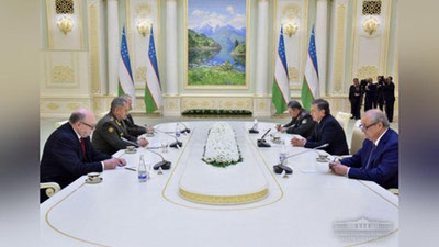 'O`zbekiston Respublikasi Prezidenti Rossiya Federasiyasi mudofaa vazirini qabul qildi'ning rasmi