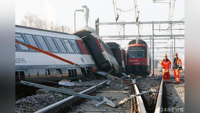 'AQShning Nyu York shahri yaqinida yo`lovchi tashuvchi poezd halokatga uchradi 'ning rasmi