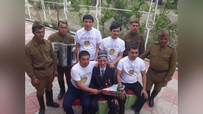 Изрображение 'СОТРУДНИКИ МИНЮСТА НАВЕЩАЮТ ВЕТЕРАНОВ ВОЙНЫ (ФОТО, ВИДЕО)'