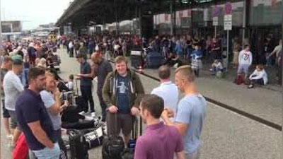 'Gamburg aeroportida yo`lovchilar evakuasiya qilindi'ning rasmi