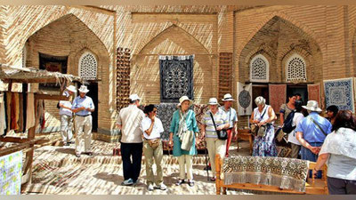 'Ўзбекистонга келган чет эл фуқароларига қисқа муддатли кириш визалари берилади'ning rasmi