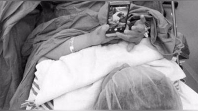 '​69 yoshli ayol shifokorlar uni operasiya qilgunga qadar internet orqali muloqot qildi'ning rasmi