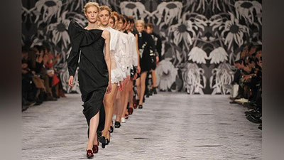 'Parijda moda haftaligi bo`lib o`tmoqda'ning rasmi