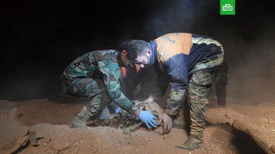 'Сурияда ИШИД қурбонлари оммавий тарзда дафн этилган қабрлар топилди'ning rasmi