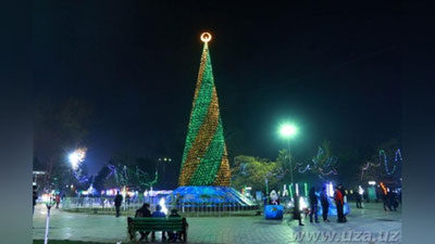 'НАМАНГАНДА 26 МЕТРЛИ АРЧА ҚАД РОСТЛАДИ (ФОТО)'ning rasmi