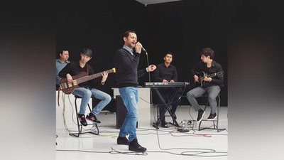 '​Jahongir Otajonov matbuot anjumanini jonli ijroda o`tkazdi (Video)'ning rasmi