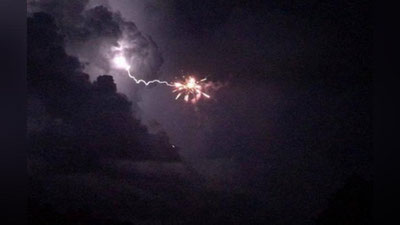 'AQShda Mustaqillik kuni mushaklardan birini chaqmoq urdi (Video)'ning rasmi