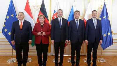 'Merkel to`rt mamlakat bosh vazirlari  bilan migrasiya muammosini muhokama qildi'ning rasmi