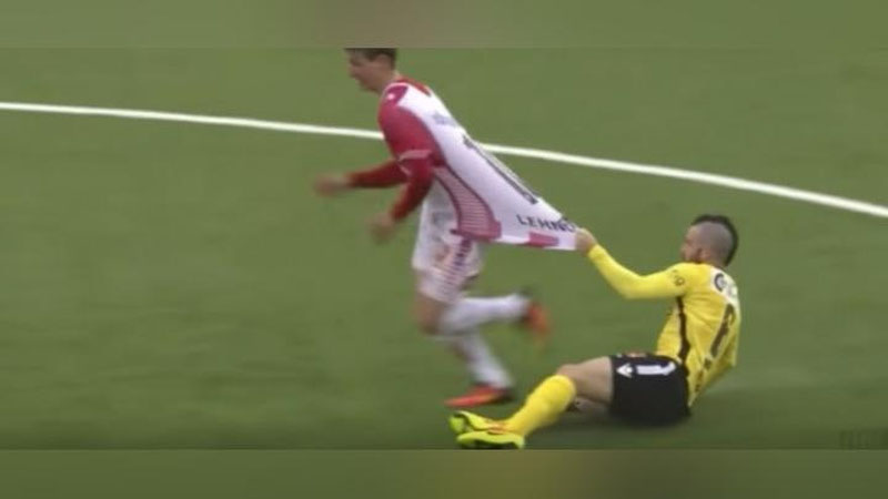 Изрображение ' ИСПАНСКИЙ ФУТБОЛИСТ СОВЕРШИЛ САМЫЙ КУРЬЕЗНЫЙ ФОЛ СЕЗОНА (ВИДЕО)'