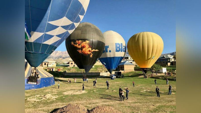 'Бойсун осмонида ҳаво шарлари учирилди (фото)'ning rasmi